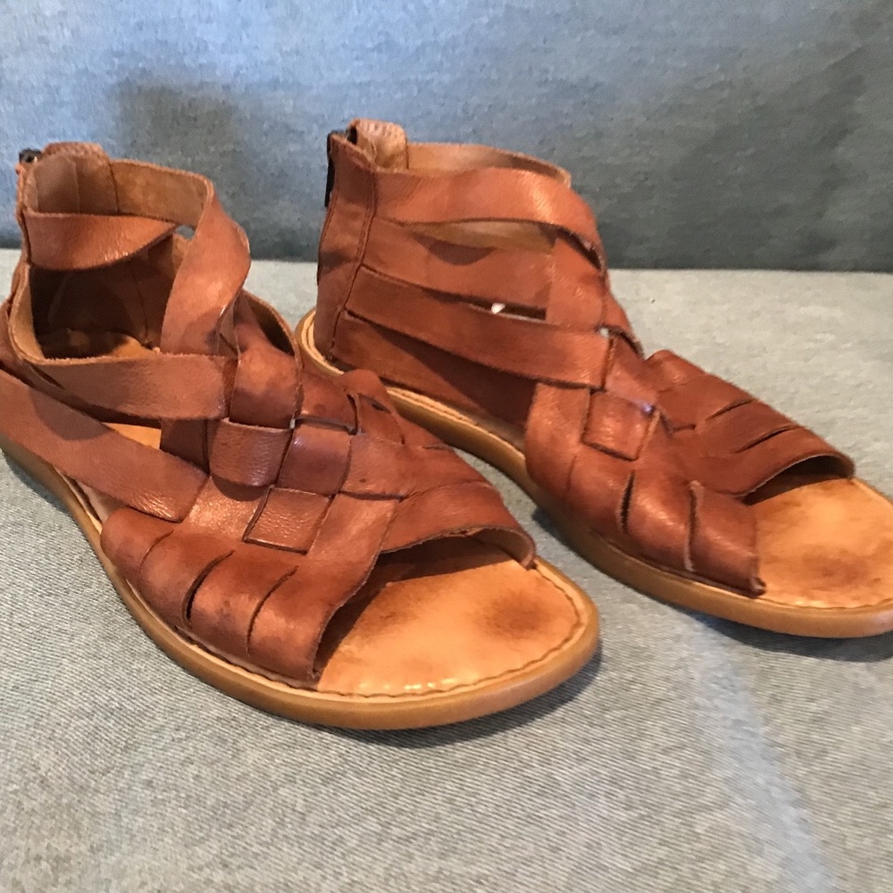 Born Women’s Size 8 Brown Leather Sandals
